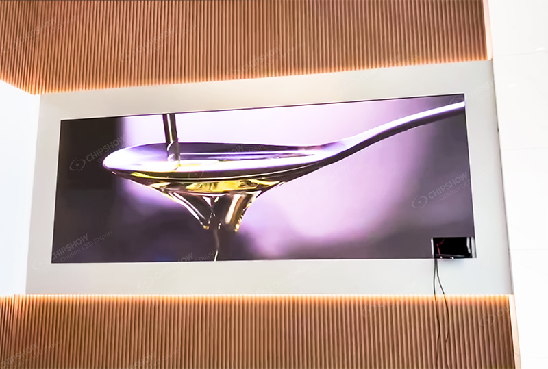 Ofis binasının lobisinde P2 küçük adımlı LED ekran