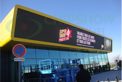 Fransa'da P10 dış mekan LED vitrini
